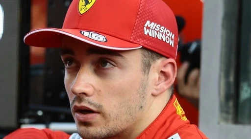 Ferrari, Charles Leclerc saluta Sebastian Vettel: "Momenti di tensione in pista, ma lo rispetto"