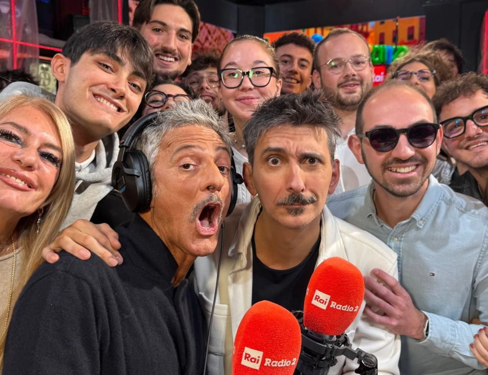 La Pennicanza, Fiorello sbeffeggia Amadeus: "C'è persino lui..."