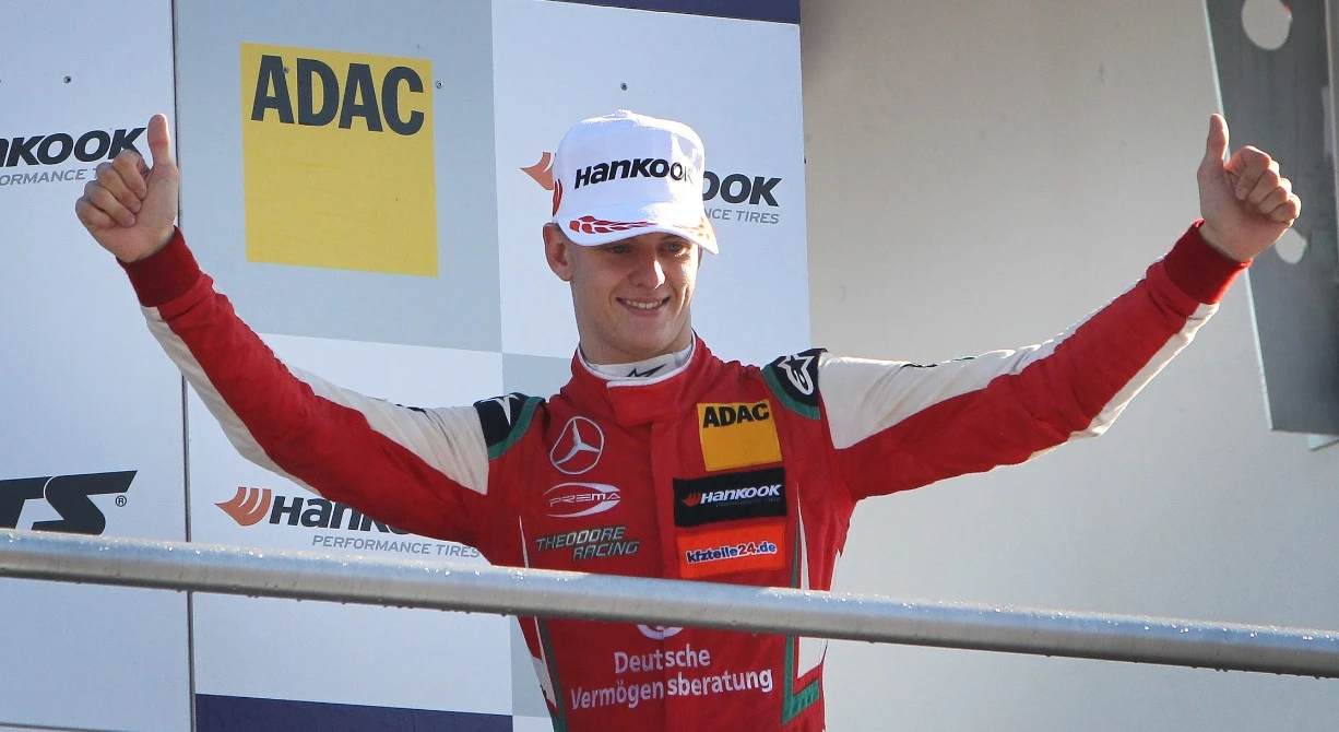 Mick Schumacher batte Sebastian Vettel nella Race of Champions