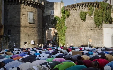 Venezia, scontro con la comunità islamica bengalese: l'Italia non si sottomette a nessuno, le istituzioni non si piegano agli ultimatum