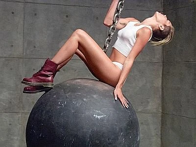 La 'prima volta' di Miley Cyrus, la cantante in vetta alla 'Hot 100' di Billboard