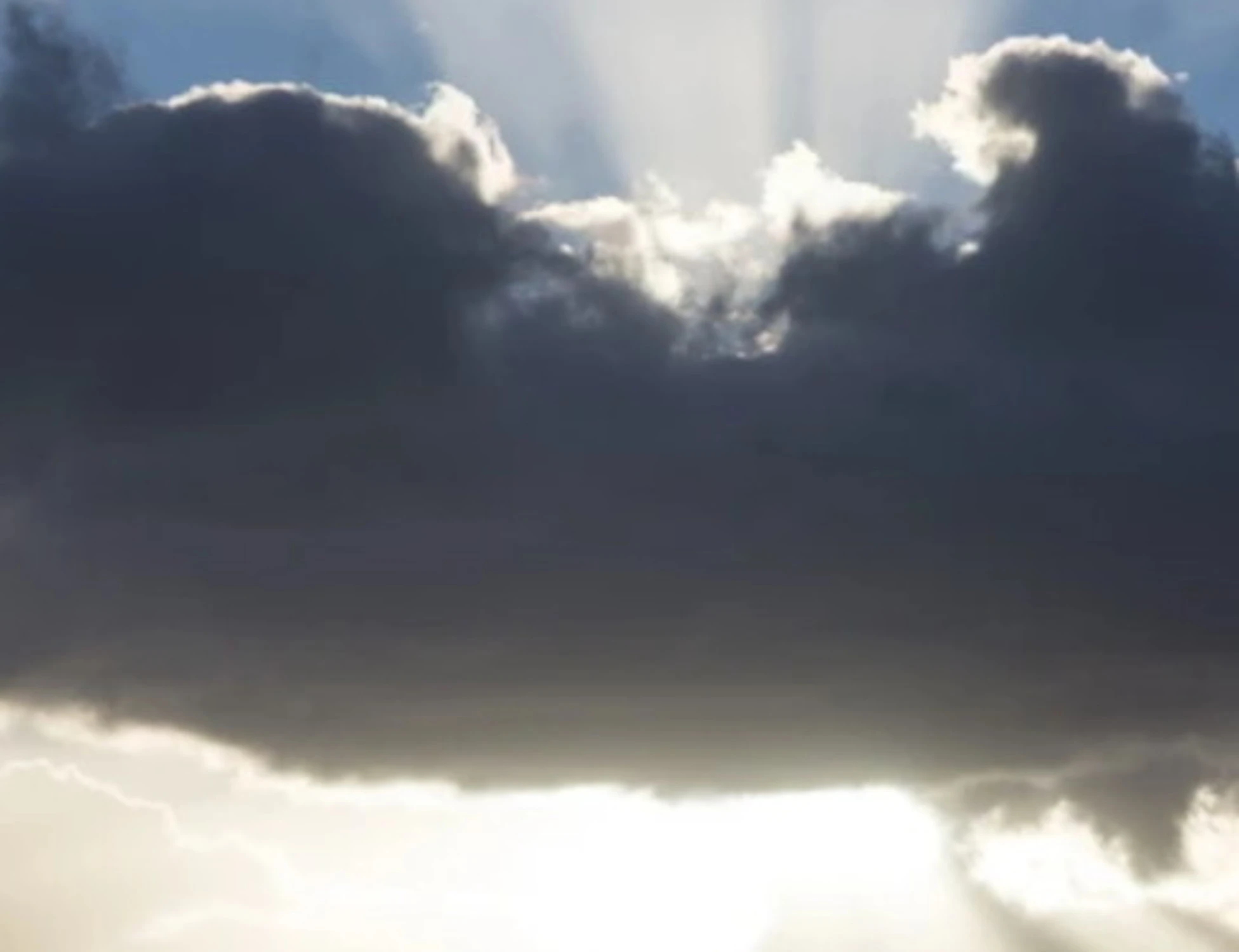 Meteo, pioggia e temporali il 1° maggio: oggi i modelli spaventano