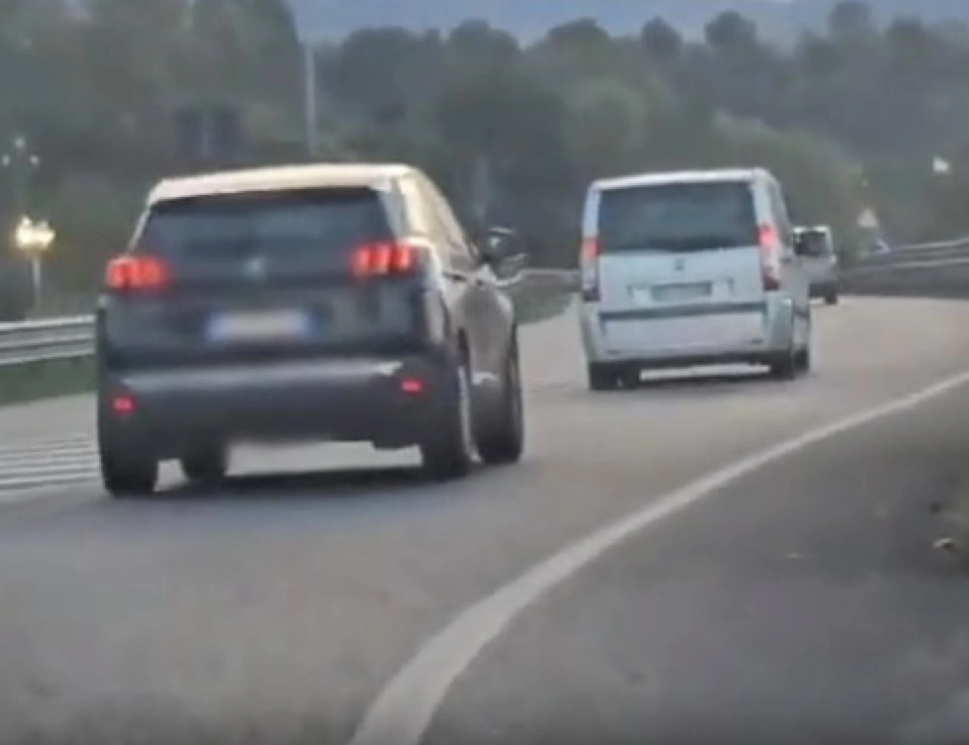 Prato, immigrazione clandestina: pakistano strangolato e abbandonato in autostrada