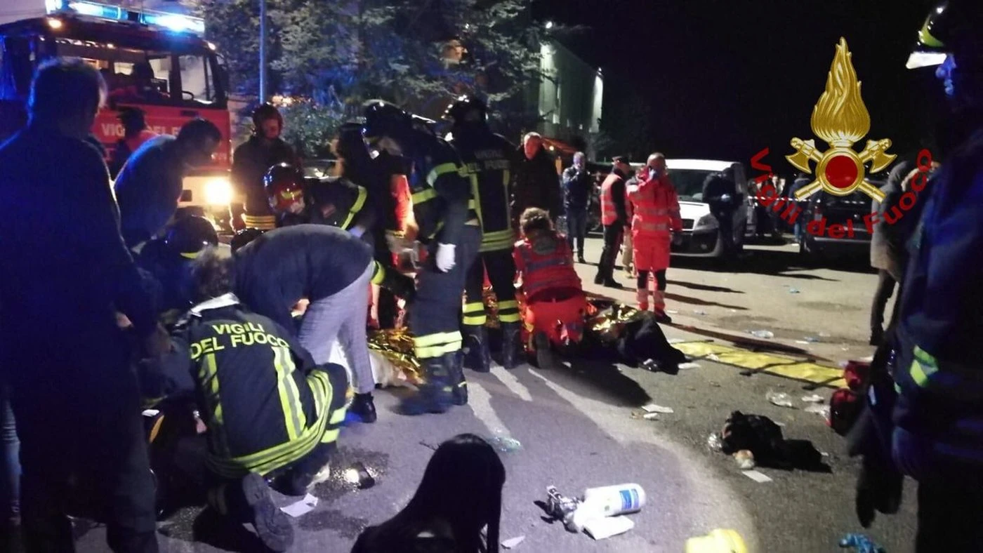 Corinaldo, dopo la strage in discoteca piovono insulti contro i gestori: "Ammazzatevi"