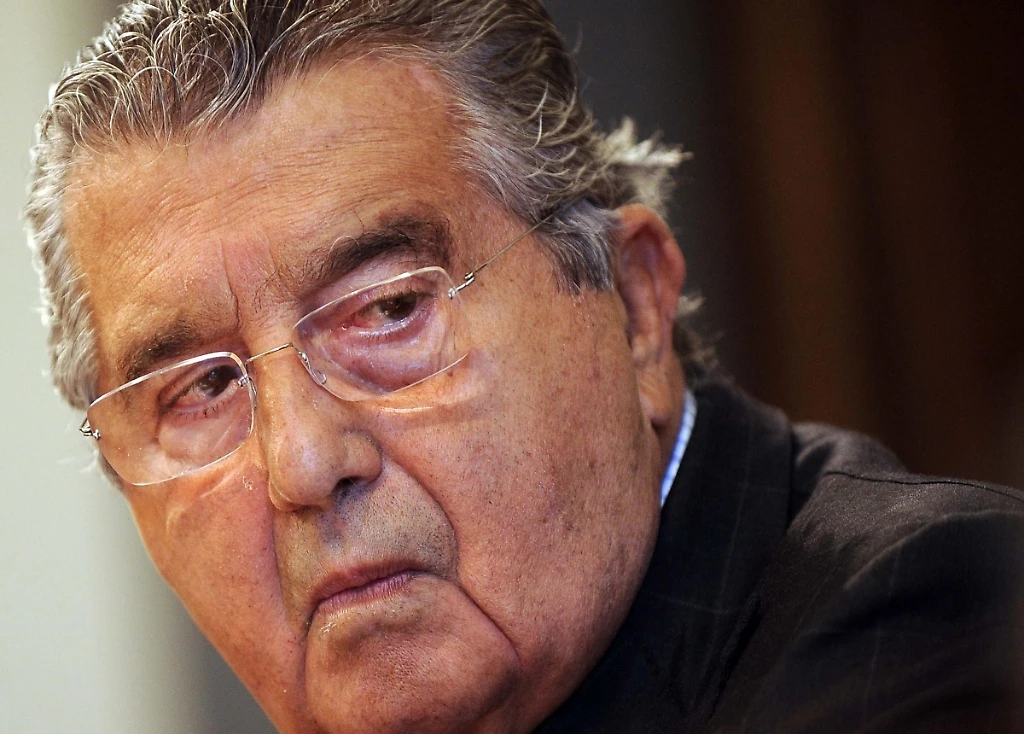 La profezia di Carlo De Benedetti: "Vi dico chi manderà Renzi al Colle e il Cav venderà tutto"