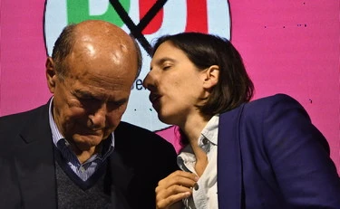 Schlein difende la Flotilla: "Abbordaggio illegale". Farsa Pd su Gaza