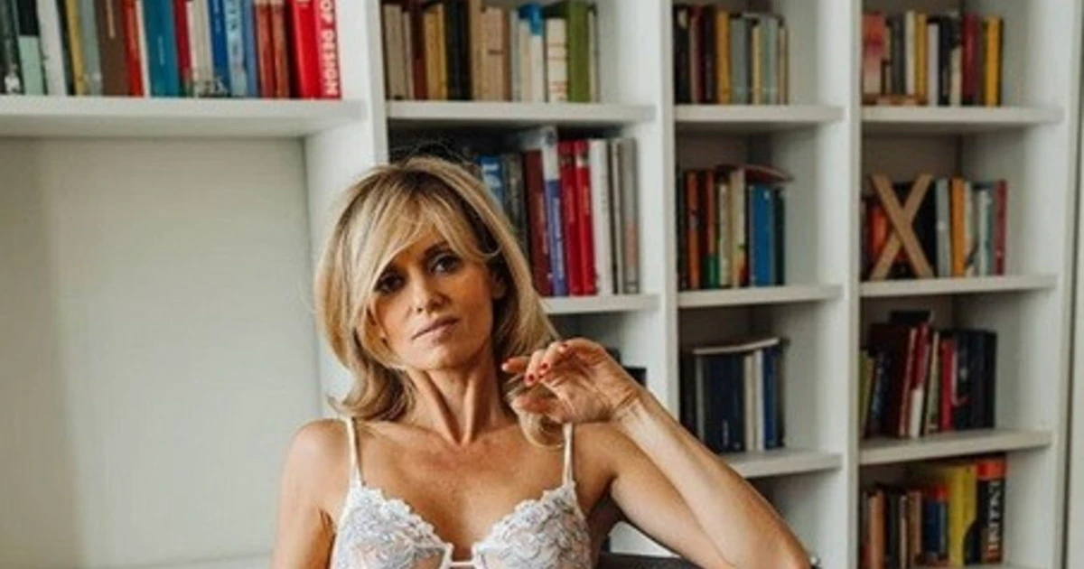 Justine Mattera, slip e gioco di gambe: una foto "pericolosissima" in biancheria intima
