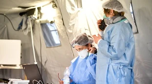 Coronavirus, i medici di Bergamo: "Noi del Papa Giovanni siamo ancora contagiosi dopo tre settimane" 
