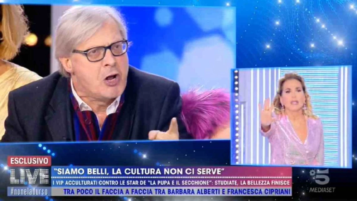 Live-Non è la D'Urso, Vittorio Sgarbi in ginocchio dalla D'Urso? Retroscena: la ragione per cui si inchina