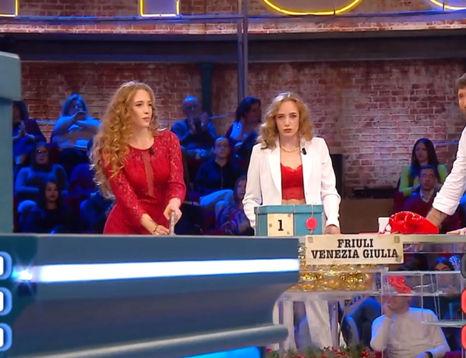 Affari Tuoi, occhio a Gaia e Alessia: il dettaglio non passato inosservato