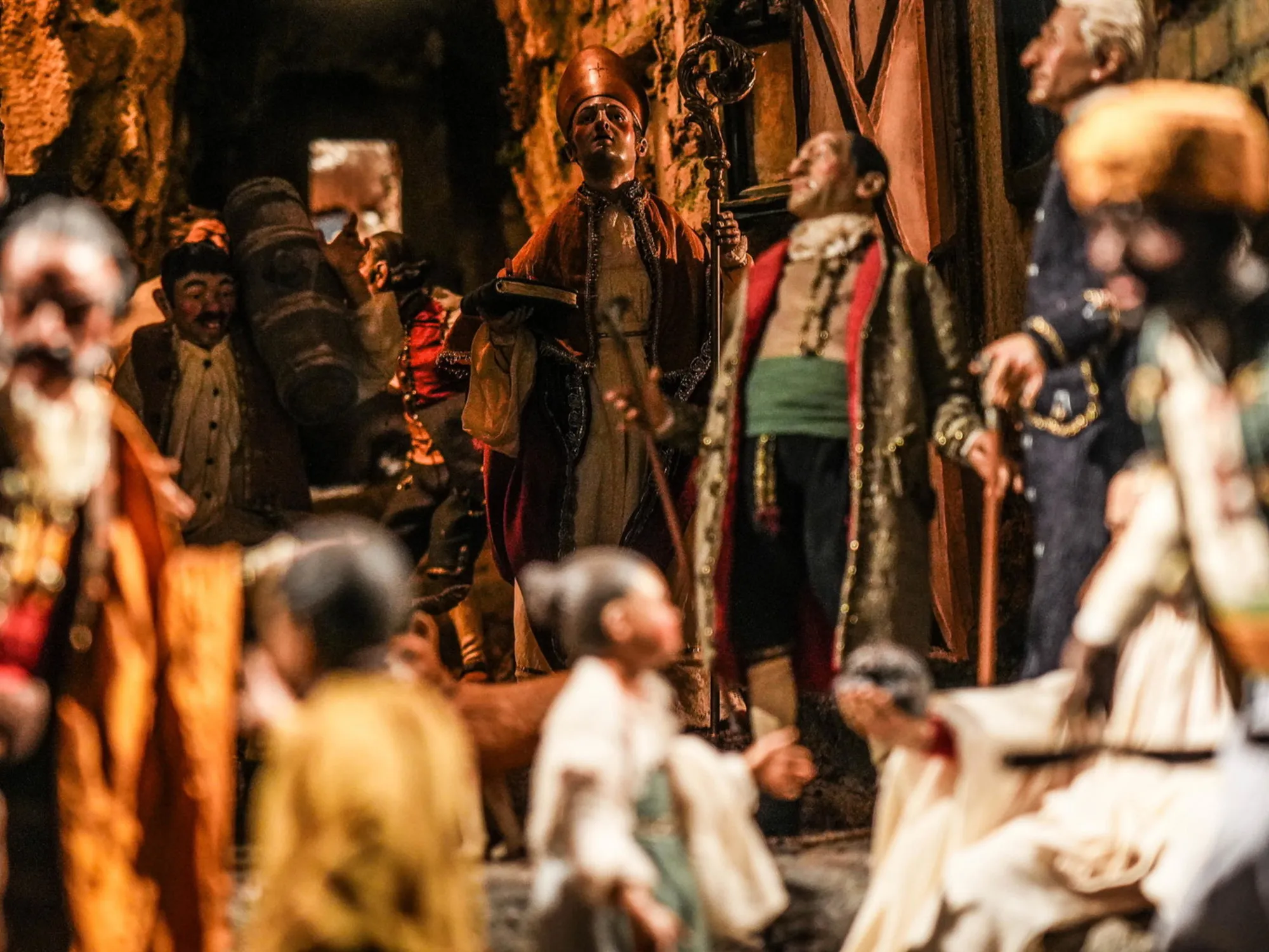 Leggi l'articolo: Natale sotto attacco, sfregio al presepe: terribile sospetto