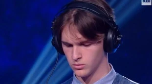 L'Eredità, "inizia con la V": il campionissimo si copre di ridicolo