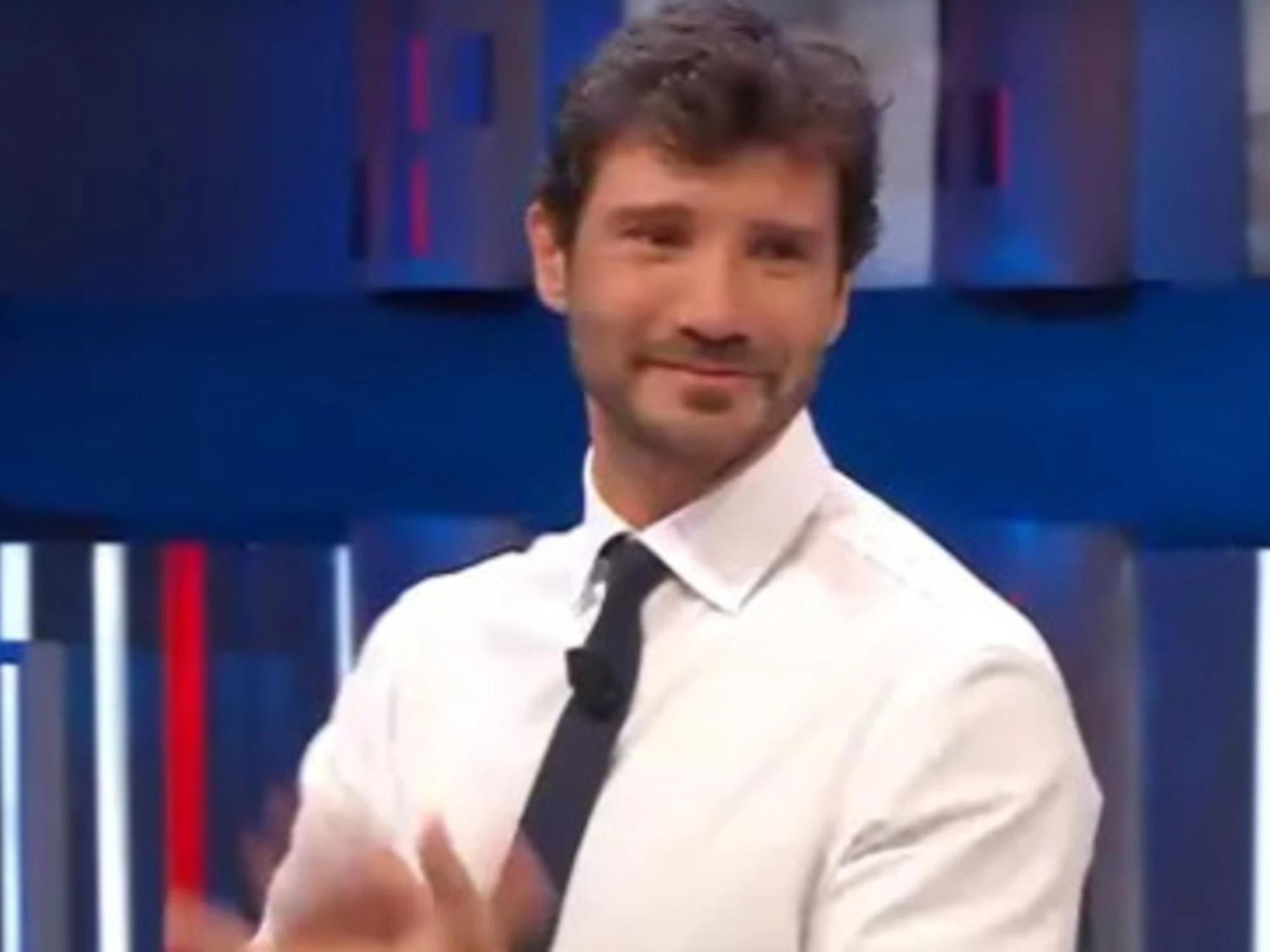 Affari Tuoi, "i limoni!": urlo selvaggio di De Martino, si scatena il delirio