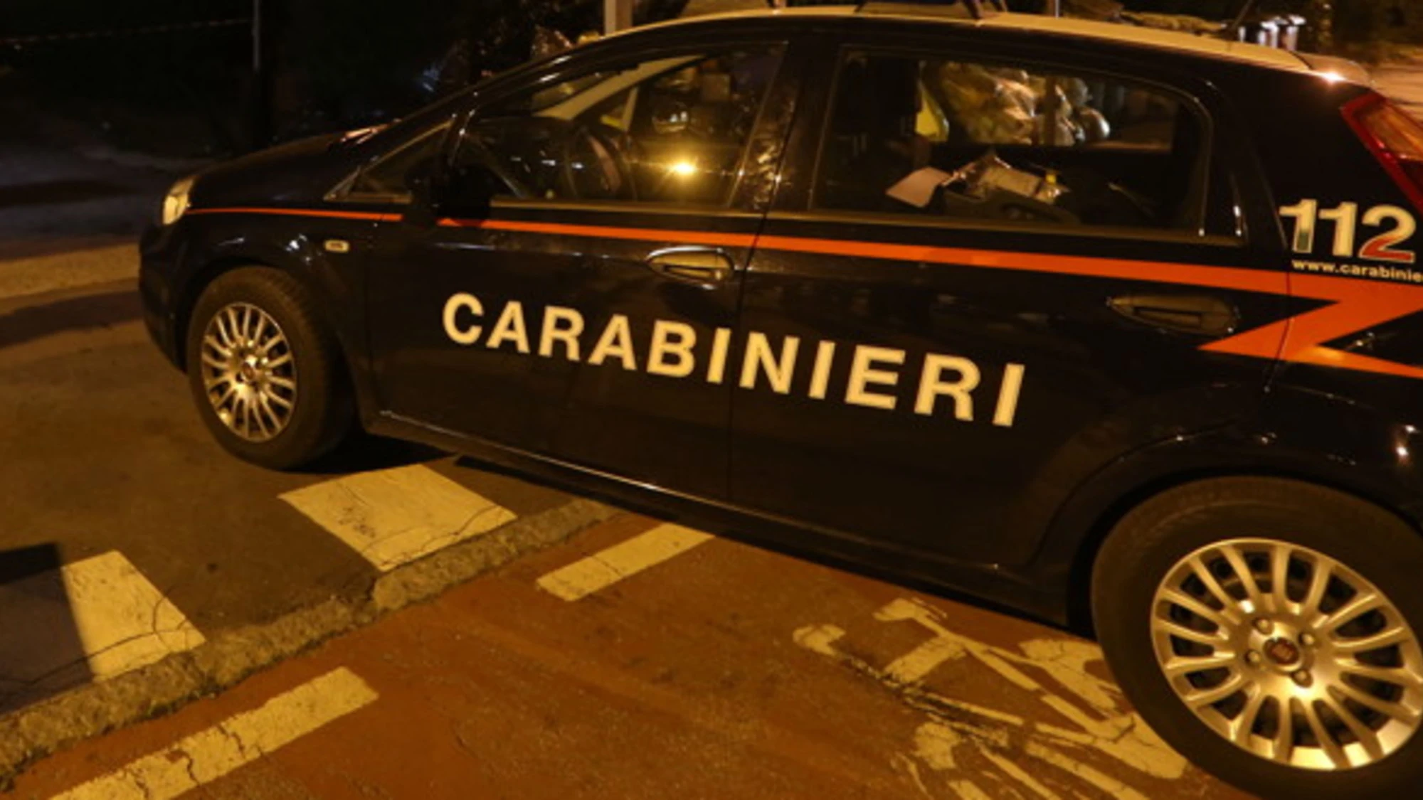 Milano, 22enne accoltellato in corso Como per 50 euro: resta invalido