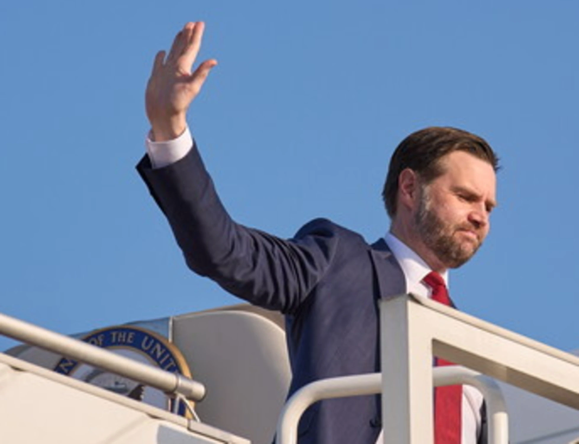 Jd Vance contro Papa Leone: "Cosa dovrebbe fare il Vaticano"