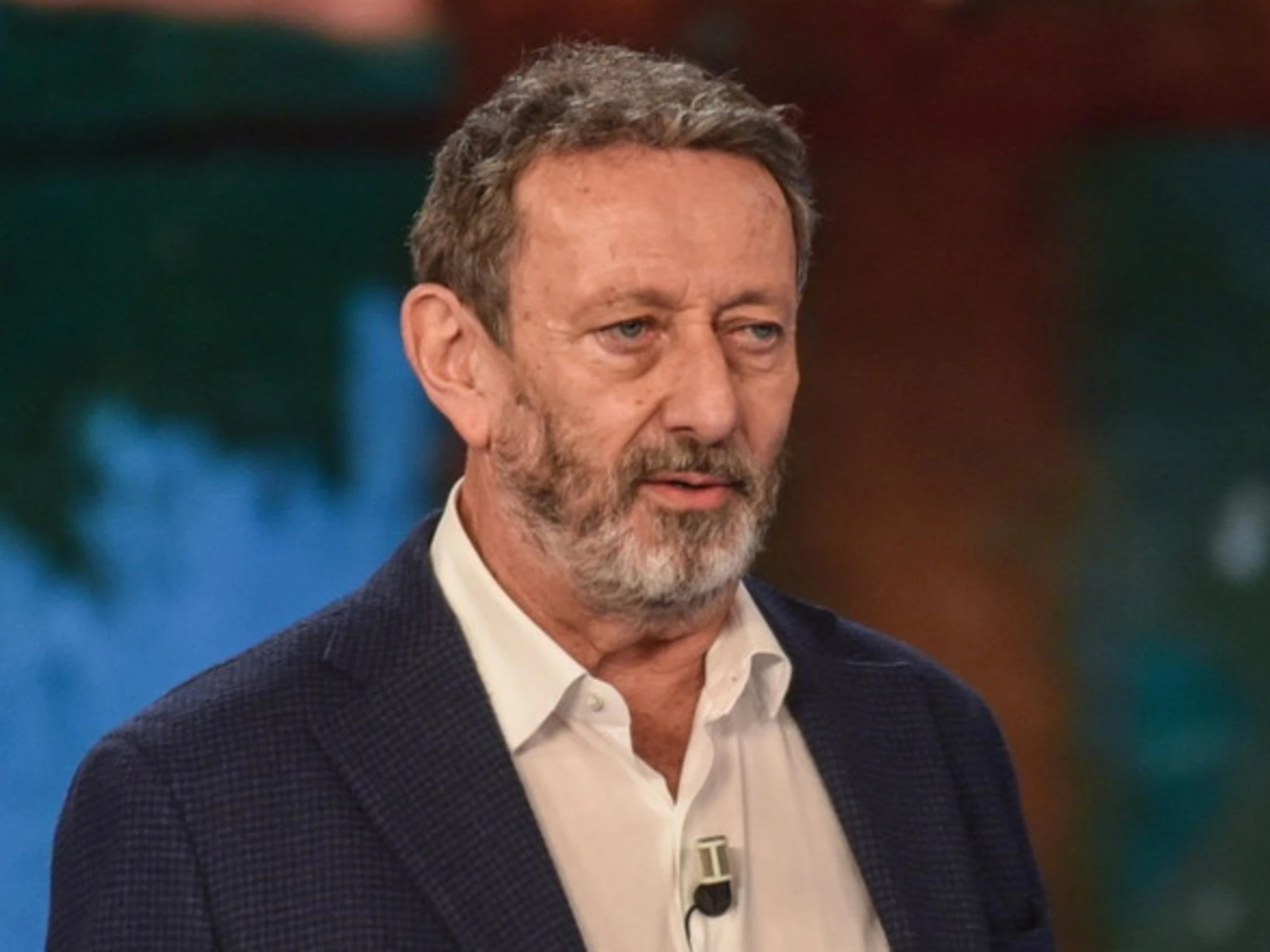 Michele Serra insulta l'elettore di centrodestra: "Gli basta un no all'immigrazione..."