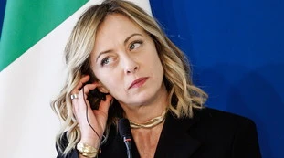 Vincenzo De Luca non molla: "Il vero insulto è quello della Meloni", scoppia un altro caso