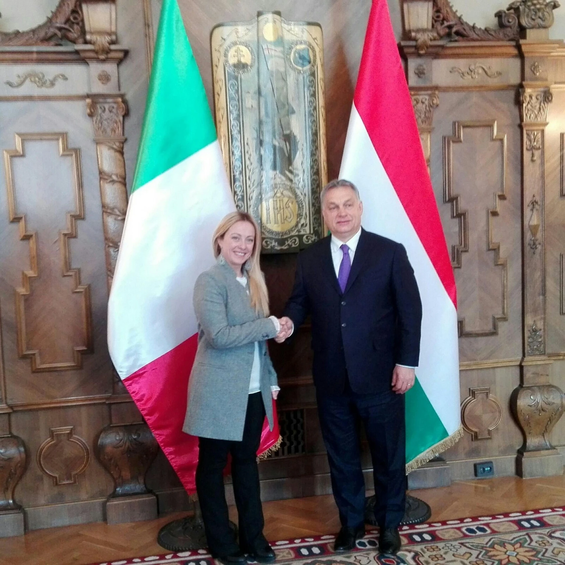 Giorgia Meloni, l'incontro a Budapest con Viktor Orban: tutti i segreti del vertice oggi in edicola con Libero