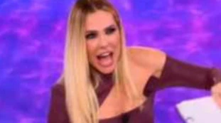 Isola dei famosi, il gesto "sbagliato" di Ilary Blasi: incidente drammaticamente... bollente, da bollino rosso su Canale 5