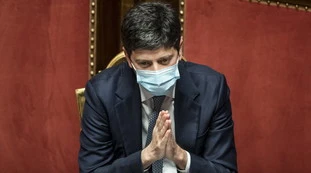 Coronavirus, aspro confronto tra governatori e Speranza: sul tavolo della discussione anche la proroga dello stato di emergenza 