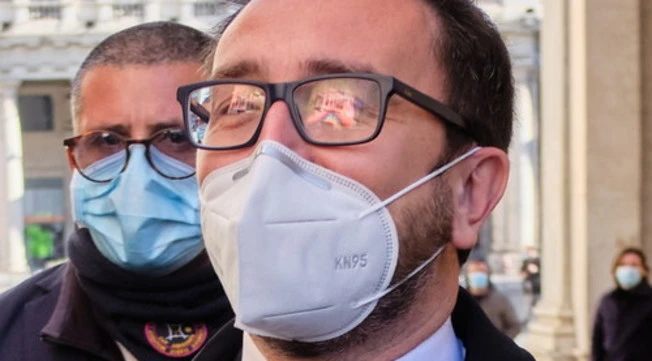 Alfonso Bonafede "turbato in Parlamento": così l'affondo di Beppe Grillo contro Conte affonda le sue ambizioni