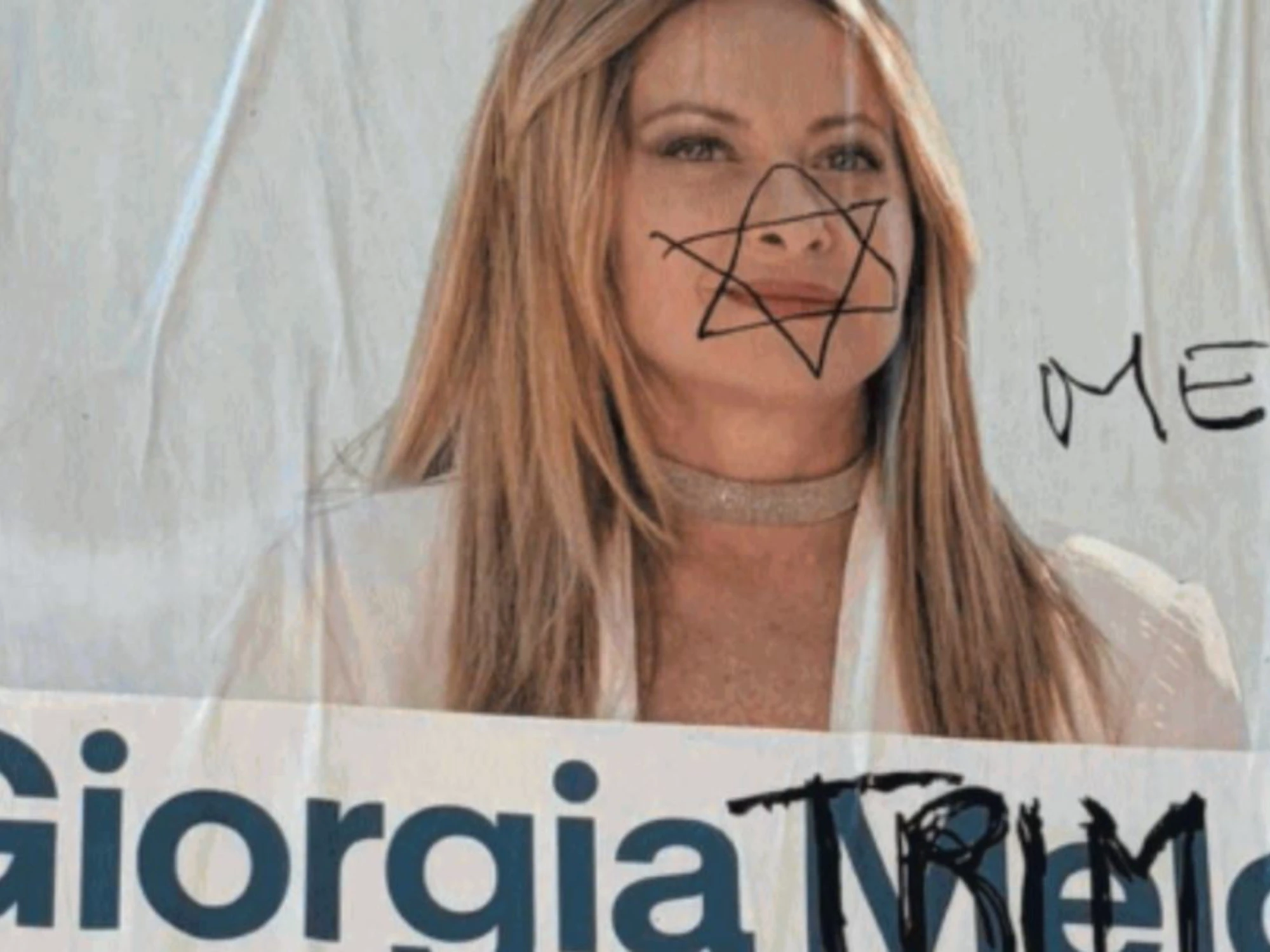 Imbrattati i manifesti della Meloni: "M..., non ti vogliamo". Fdi: "Barbari"