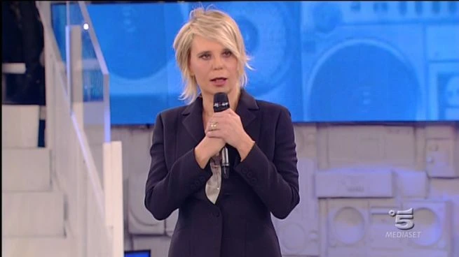 Amici, la vendetta di Maria De Filippi: le negano di andare in Rai? Risponde con un pesantissimo "scippo"