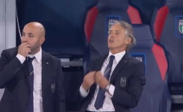 Mancini, occhio al labiale: sbrocca con Donnarumma, fuori controllo in panchina