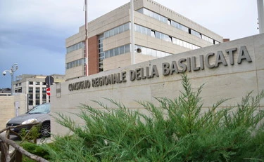 Basilicata, regalo di Natale in regione: tornano i vitalizi