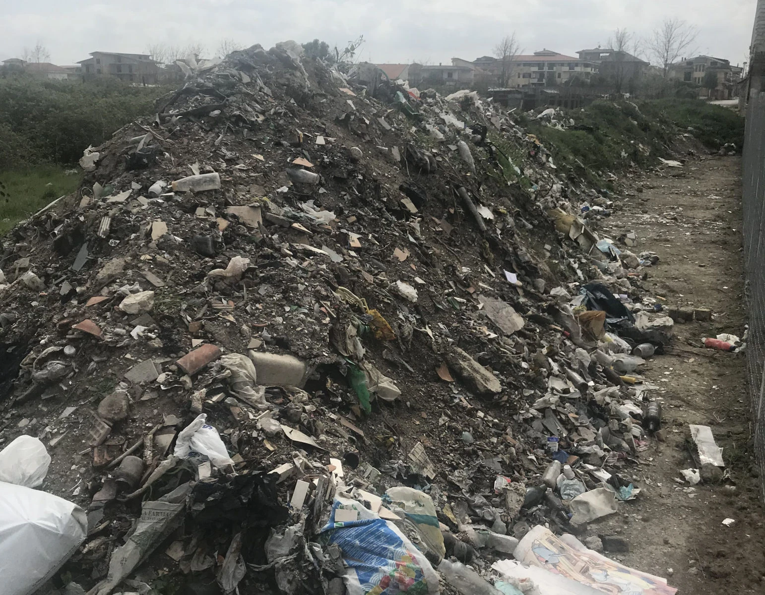 IN ITALIA 3 REATI AMBIENTALI OGNI ORA, NAPOLI E ROMA GUIDANO CLASSIFICA