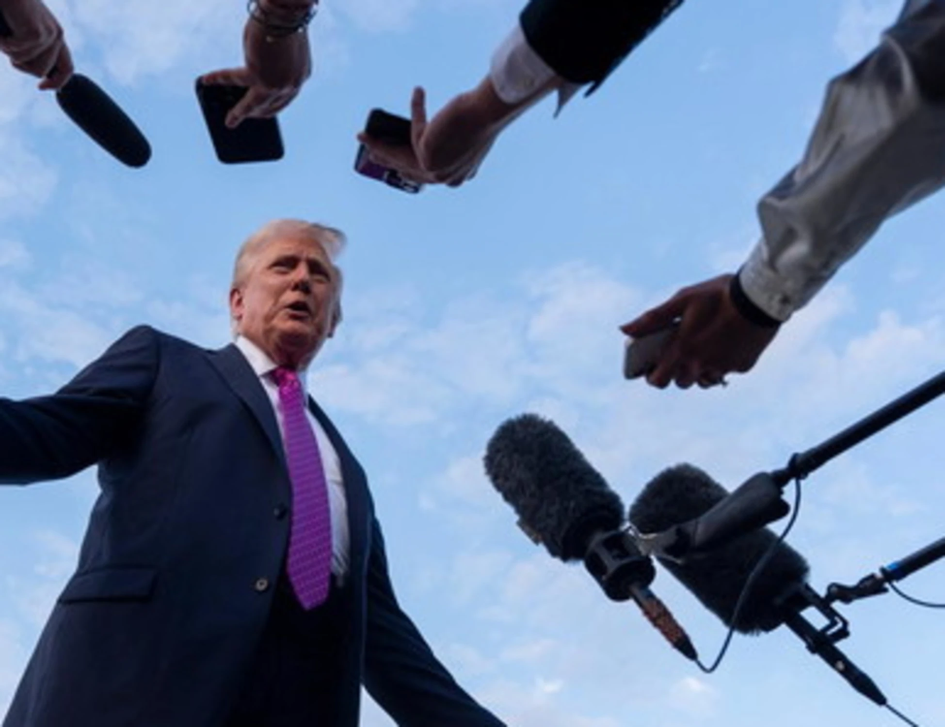 Trump avverte Hamas: "Firmate entro domenica o sarà l'inferno"