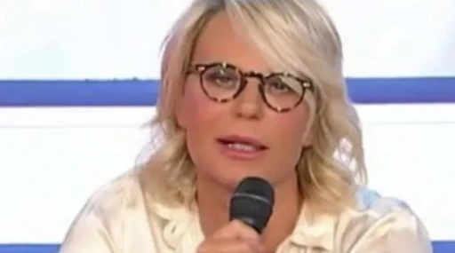 Uomini e Donne, "ti tappo la bocca per sempre": choc da Maria De Filippi