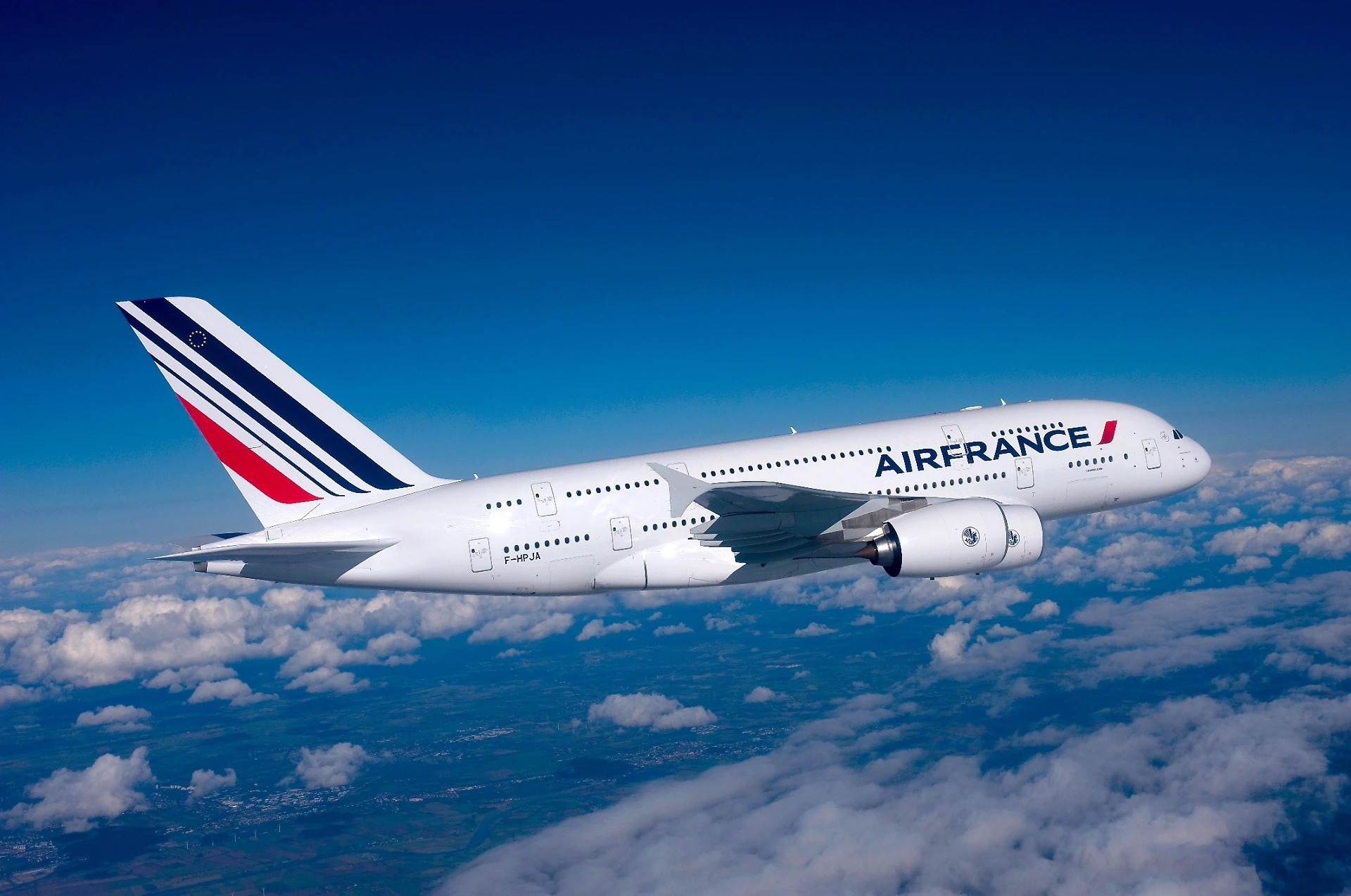 AirFrance, allarme bomba e psicosi attentati: fatti atterrare due voli per Los Angeles e Parigi