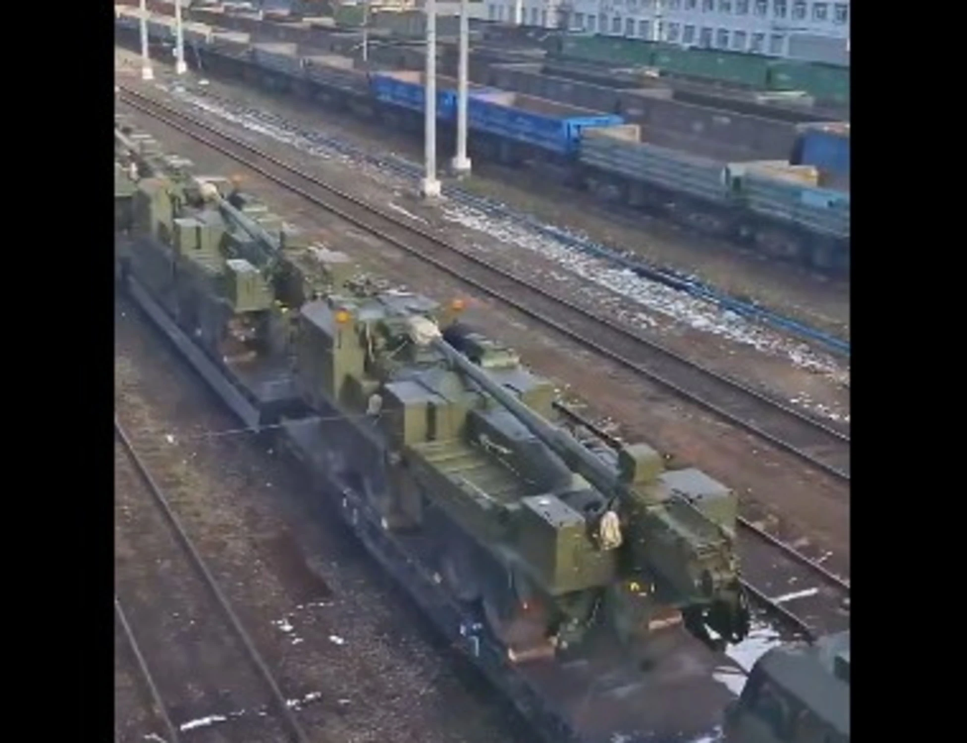 Russia, guerra in Europa: "Decine di migliaia di soldati ammassati al confine"