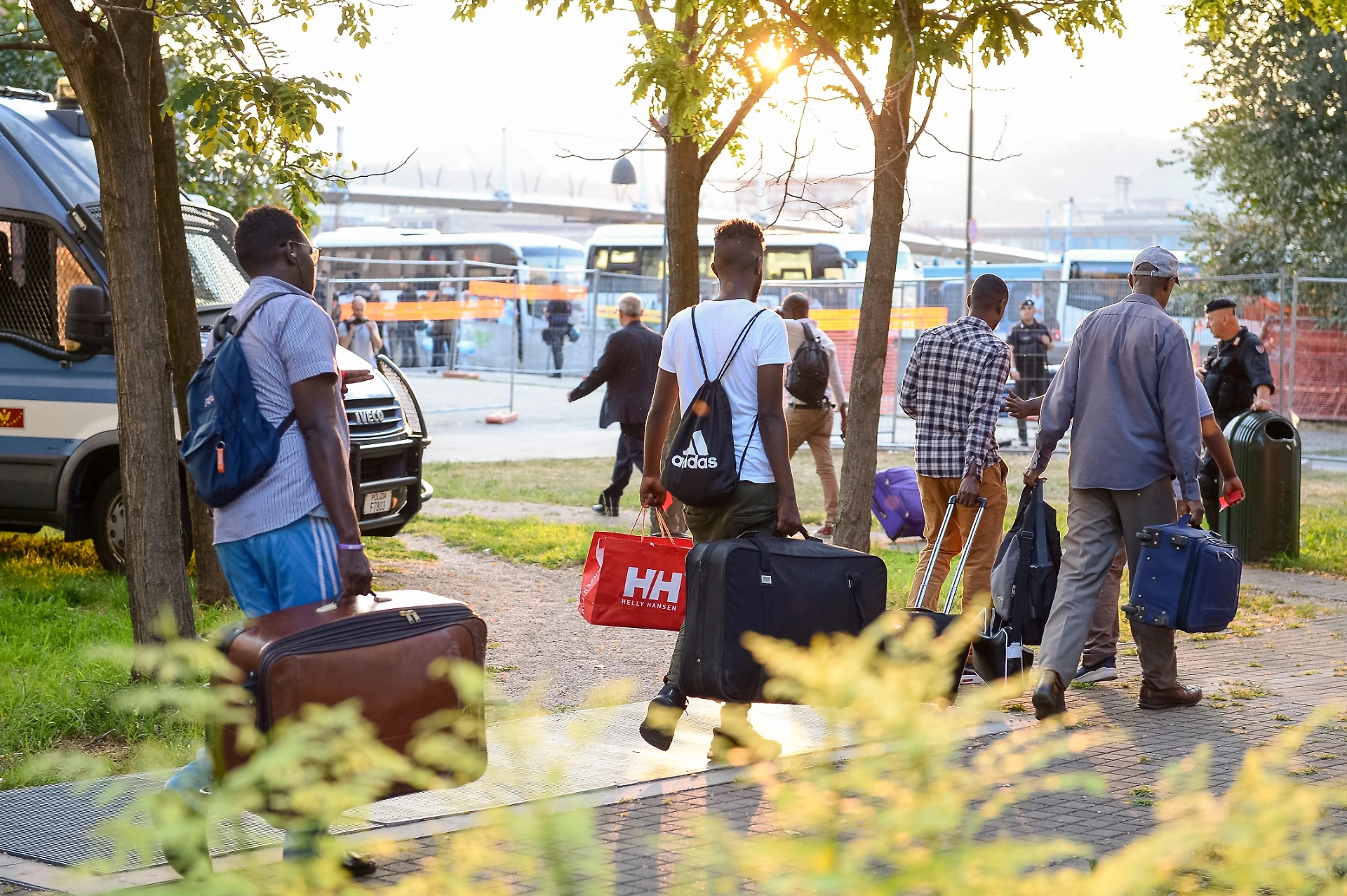 Immigrazione, la Cassazione sullo spacciatore con due condanne: non va espulso