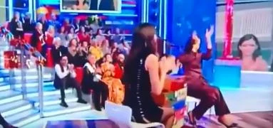 Vieni da me, Caterina Balivo e il raptus: "Auguri Frizzi!", lo sconcerto di Elisabetta Gregoraci