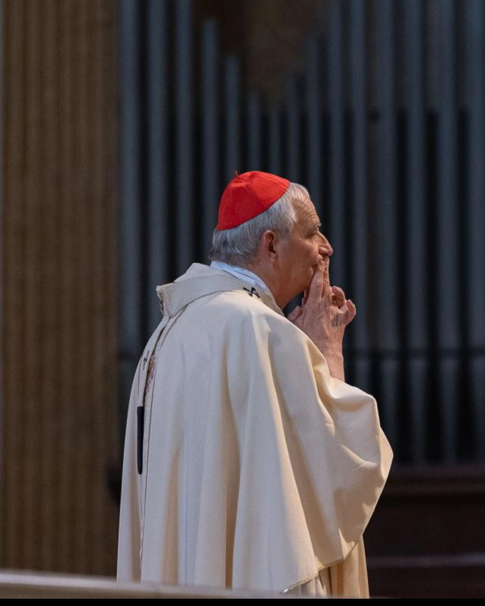 Zuppi si mette in mezzo tra la premier e il Papa