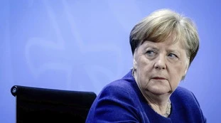 Angela Merkel, drammatico appello ai tedeschi: "Coronavirus, per favore restate a casa. Si decide il Natale"