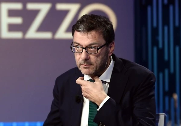 Giancarlo Giorgetti e Stefano Buffagni pontieri tra il governo e Lega e M5S