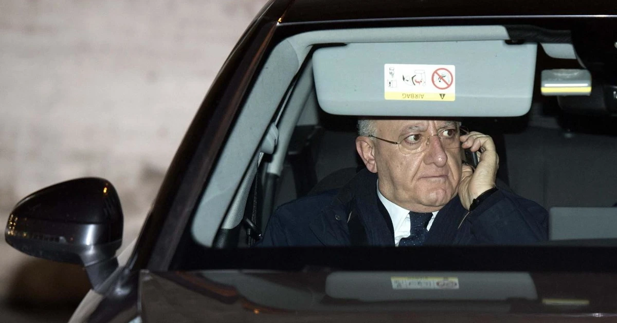 Campania, ispettori in regione per verificare i dati sul coronavirus. De Luca: "Sciacallaggio mediatico", rischia la zona rossa
