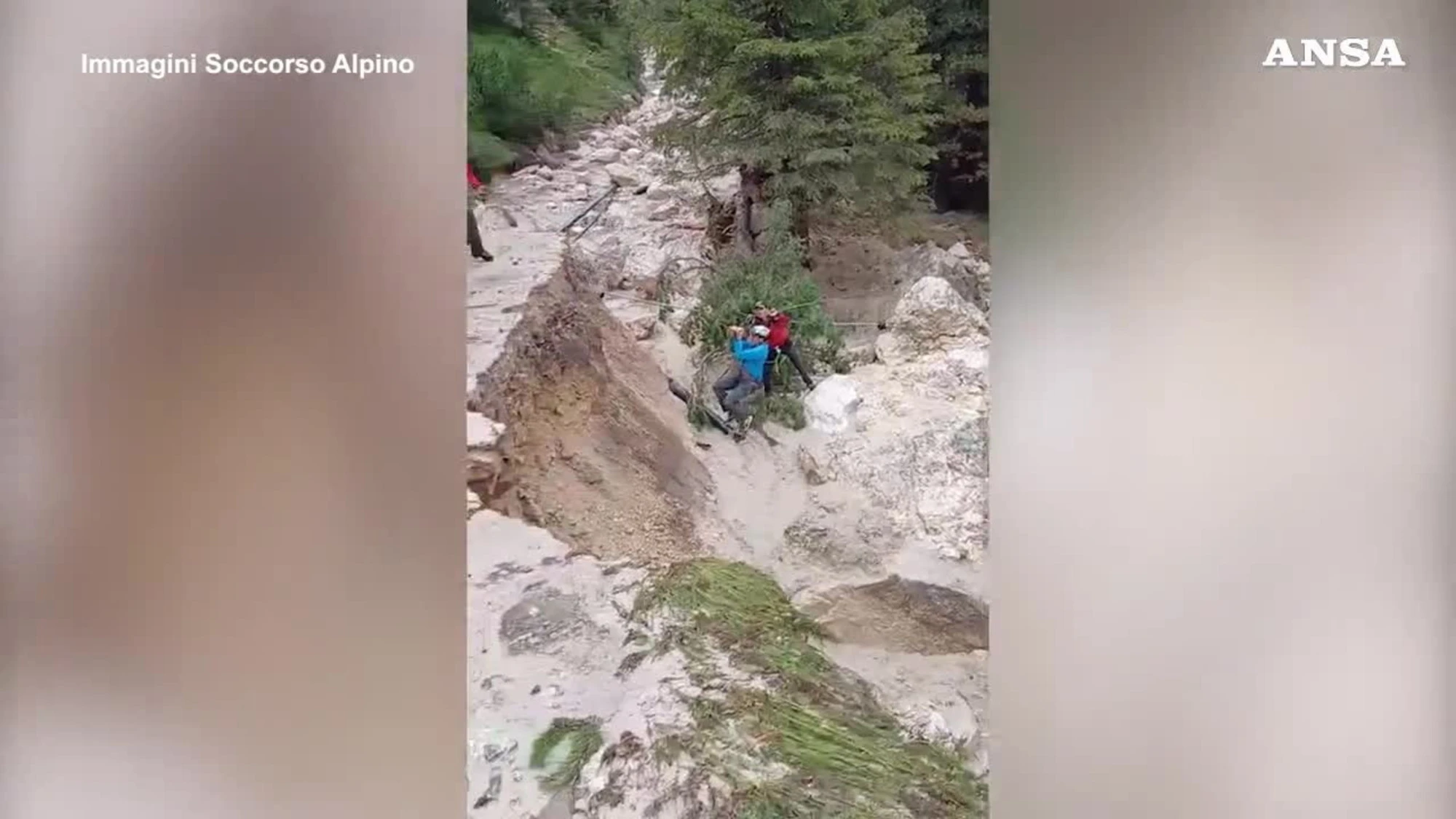 Frane e danni per maltempo in Val di Fassa, turisti evacuati