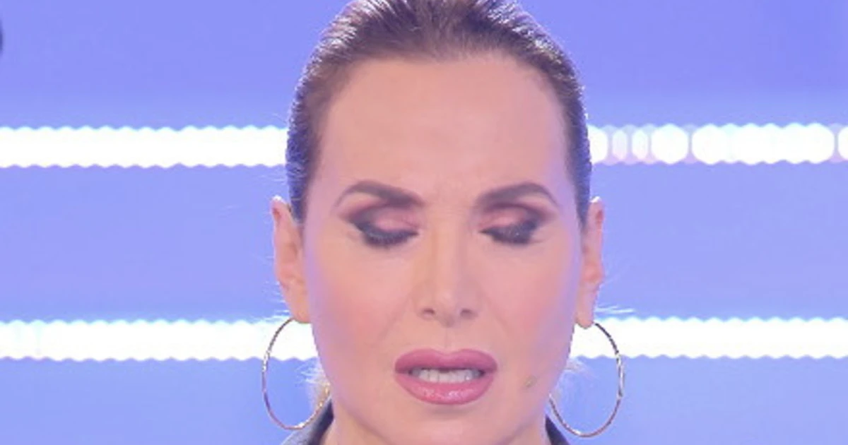 Pomeriggio 5, Barbara D'Urso piange in diretta durante il lockdown: "La forza della vita", la poesia che ha fatto la storia della tv del 2020