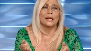 Domenica In, terremoto Mara Venier: “Avrei continuato anche in barella, ma ora basta”. Si vuole ritirare dalla tv