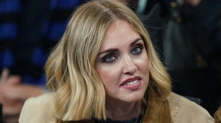 Chiara Ferragni, le mani della Guardia di finanza sulle carte
