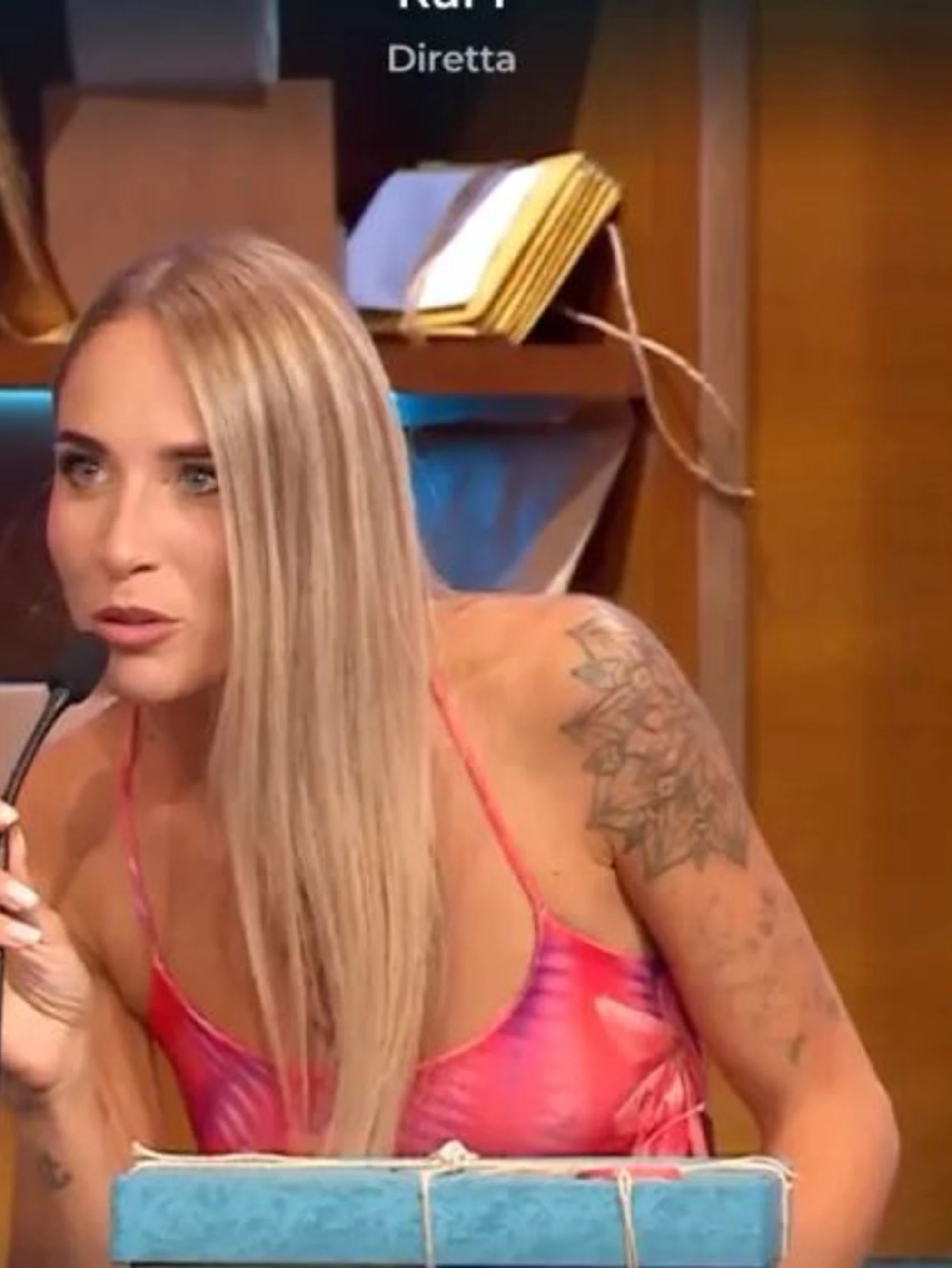 Affari Tuoi, chi è davvero Stefania Fravezzi: lo strano mestiere