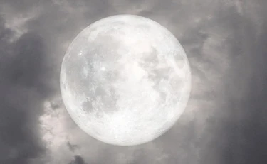 Luna Piena del Cervo: tra poche ore un fenomeno mozzafiato