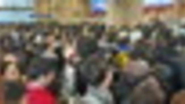 Cina, folle di viaggiatori tornano a casa per l'Anno del Cavallo