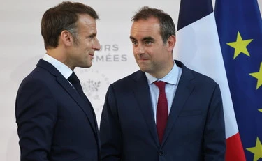 https://media.liberoquotidiano.it/STdhEf5afPmIxzvDtZi_cJ8cRhl6bkwcKeuiAxsG8cE/width:800/quality:90/aW1hZ2VzLzIwMjUvMTAvMTEvMDYzMDU5MDk2LWM2Y2RkYmQ0LTdhMGUtNDZjMS04YjY1LTEwY2IxNzU1MjRhNy5qcGc.webp