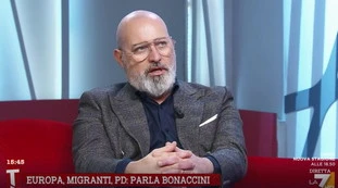 Tagadà, Bonaccini su Schlein: "Oggi il Pd nei sondaggi..."