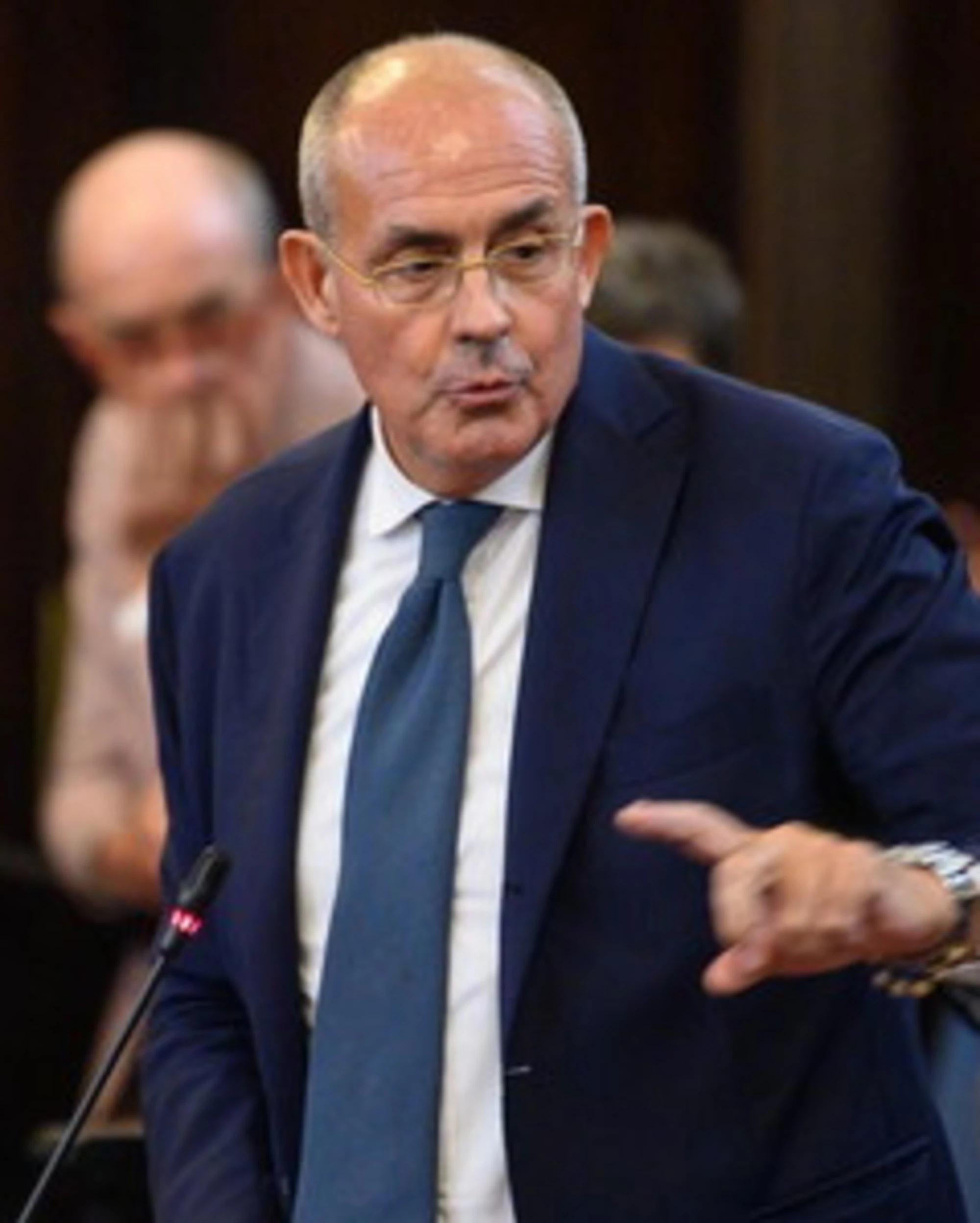 Beppe Sala, Marcora di FdI picchia duro: "Piccolo sindaco, risponda alle domande"